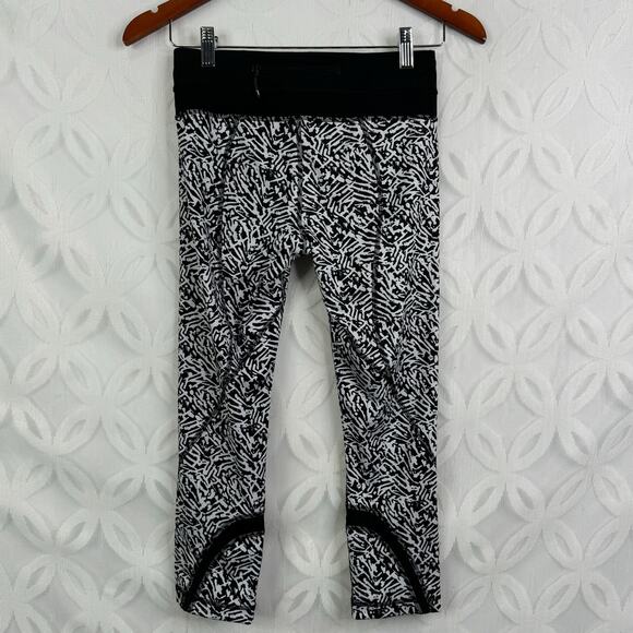 Lululemon Run: Inspire Crop II All Full-On Luxtreme Mini Brushed Animal Size 4 - Picture 8 of 12